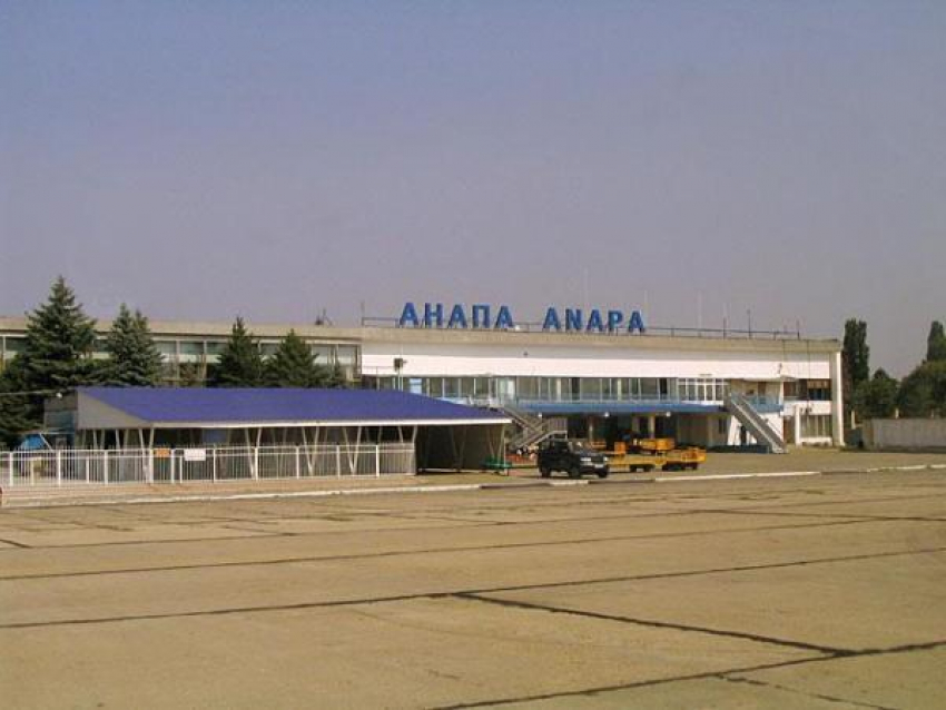 В аэропорту Анапы самолет международного рейса  совершил вынужденную посадку