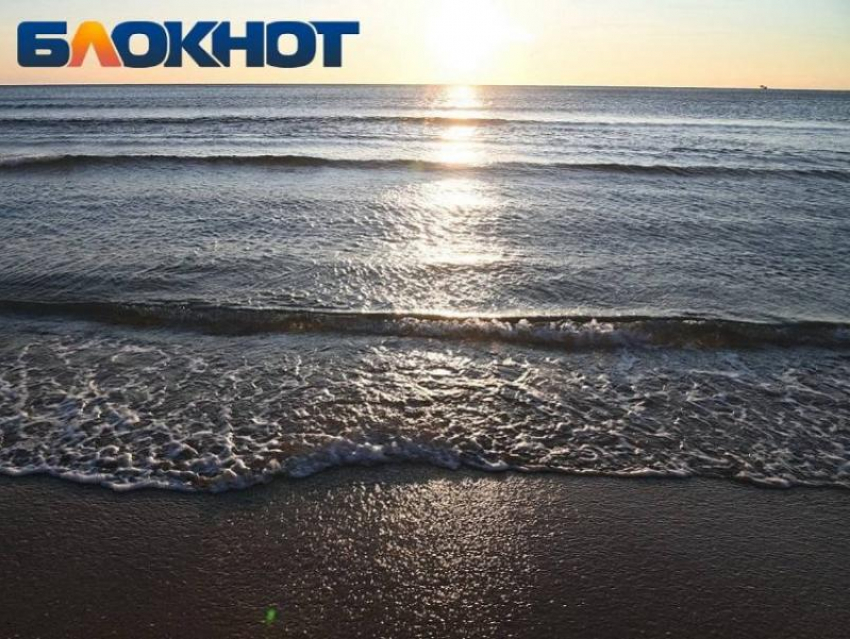 Жесткий шторм и 6-метровые волны угрожают побережью Кубани