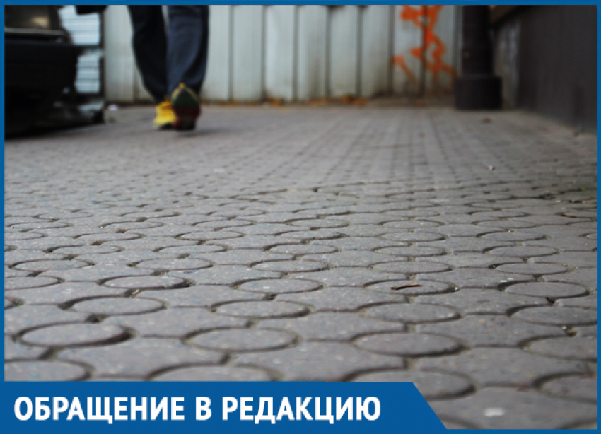 «Ни пройти ни проехать», - жительница Краснодара о городских тротуарах