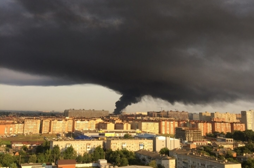 Пожар на шинном складе в Краснодаре потушили