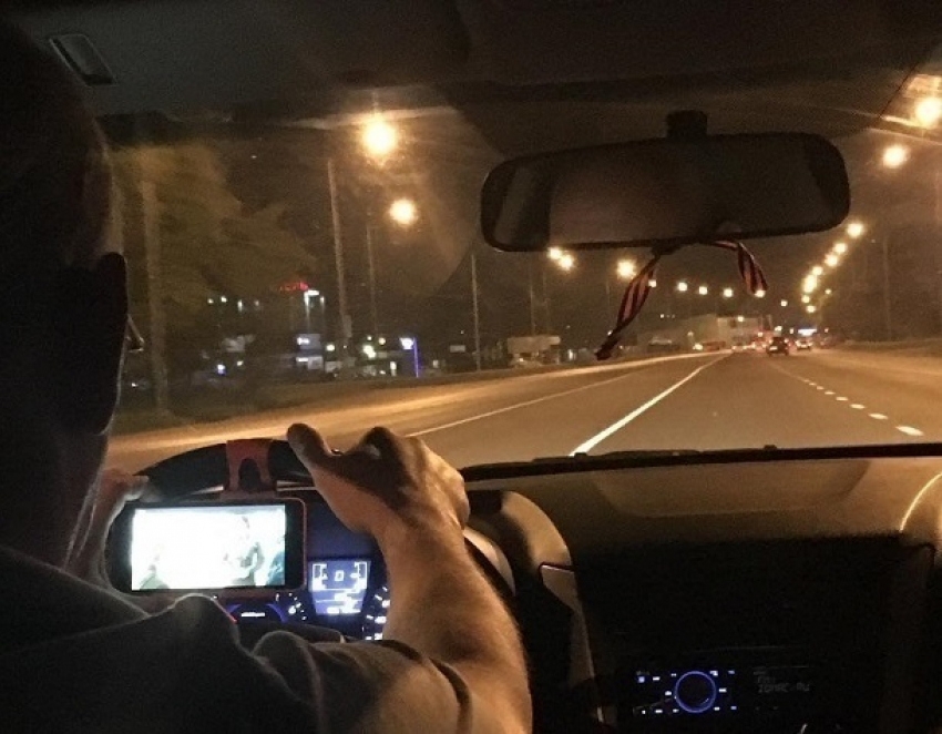 Автора фото с таксистом-киноманом в Краснодаре осудили