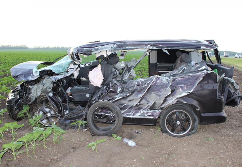 В жутком ДТП на Кубани погибла пассажирка иномарки