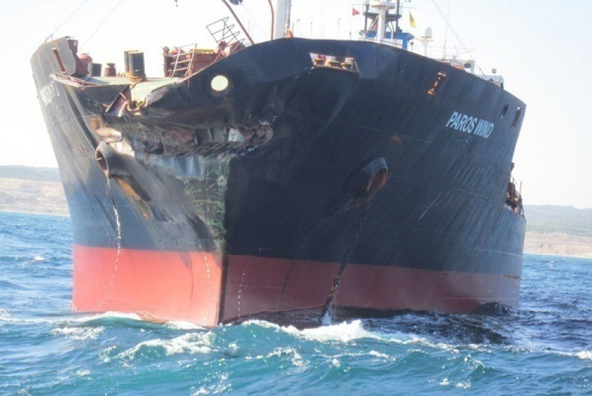 По дороге из Туапсе украинский танкер протаранил судно с пшеницей