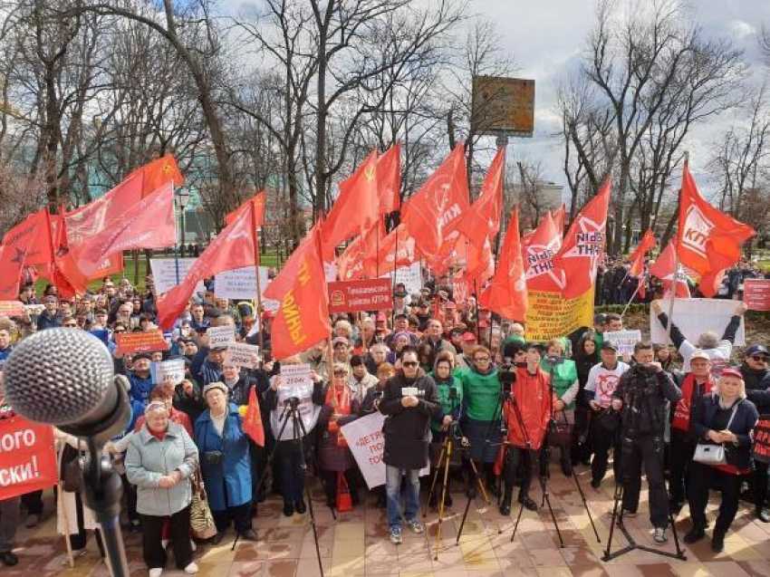 Около тысячи человек в Краснодаре вышли на митинг против «закона об оскорблении власти»