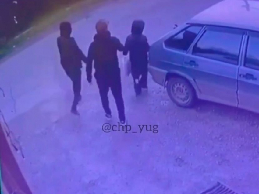 Перехитрил и сбежал: полиция Краснодара ищет мужчин, которые звали мальчика прокатиться на авто