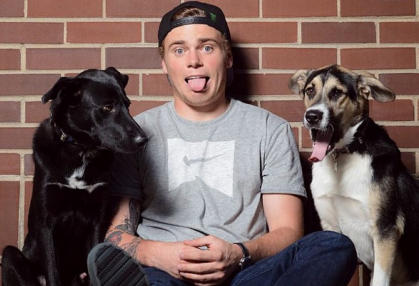  Призер Олимпиады, приютивший бездомных щенков из Сочи, признался, что он гомосексуалист