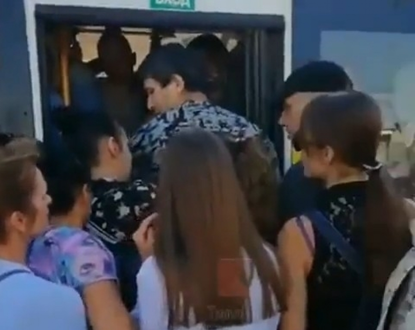 «Думали, тут рай»: остановка в Краснодаре стала местом часовых ожиданий