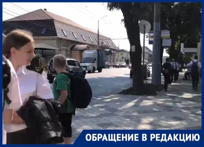 Рискуя жизнью: ГИБДД Краснодара не заботит отсутствие ограждений возле школы
