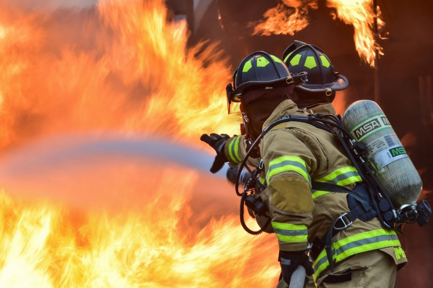 В страшном пожаре в частном доме заживо сгорел 90-летний мужчина на Кубани