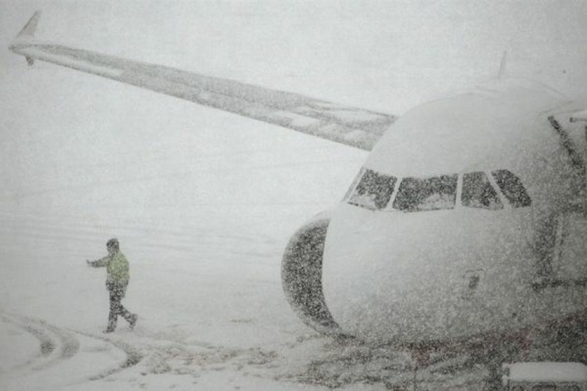 В аэропорту Краснодара задержаны десять рейсов из-за снегопада