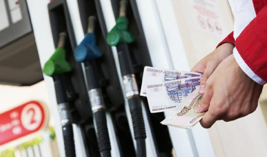 Более 1,3 млн рублей потратят на бензин чиновники Краснодара