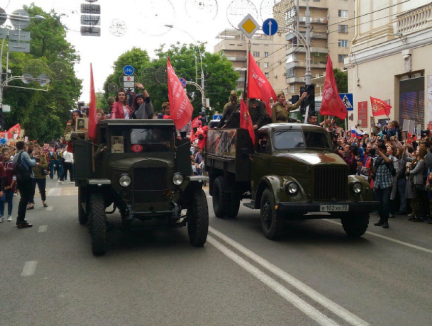 Более 100 тысяч краснодарцев приняли участие в шествии Бессмертного полка