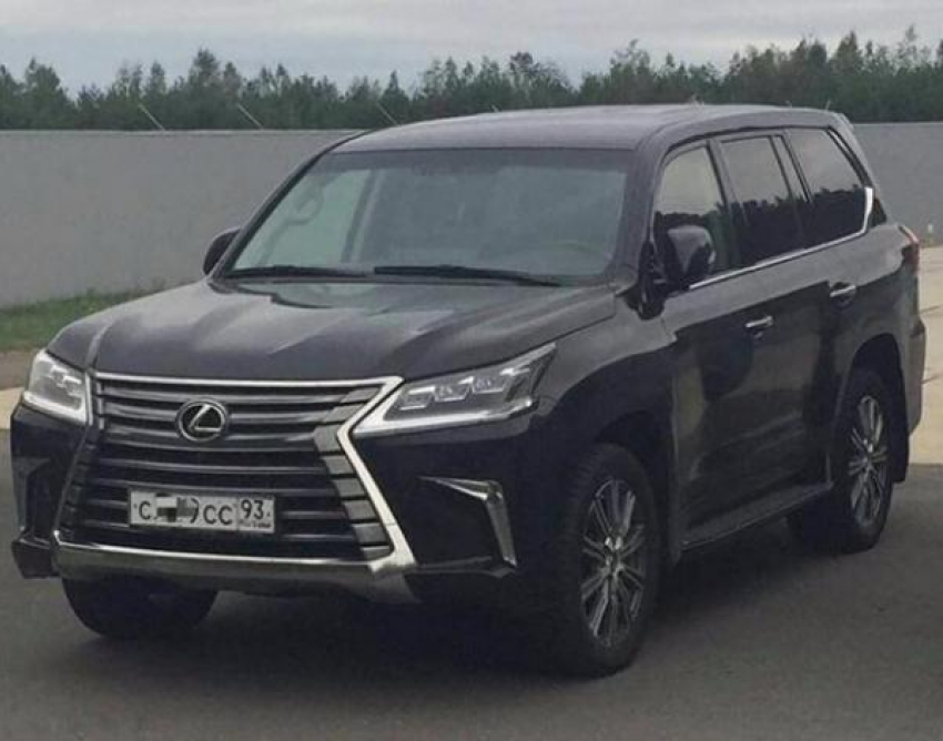 В Краснодаре угнали «элитный» автомобиль с красивыми номерами 