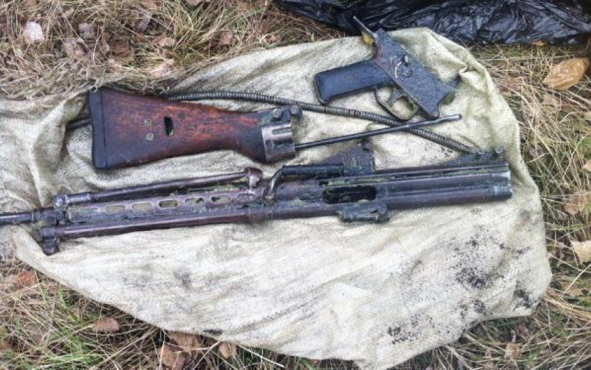 В Абинском районе нашли оборудованный схрон оружия