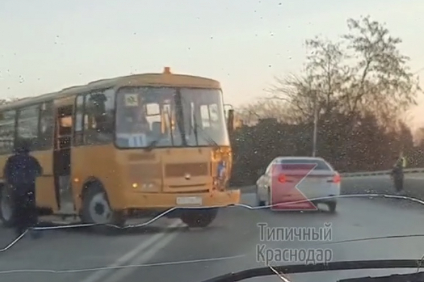 Два человека пострадали в ДТП с двумя школьными автобусами на Кубани