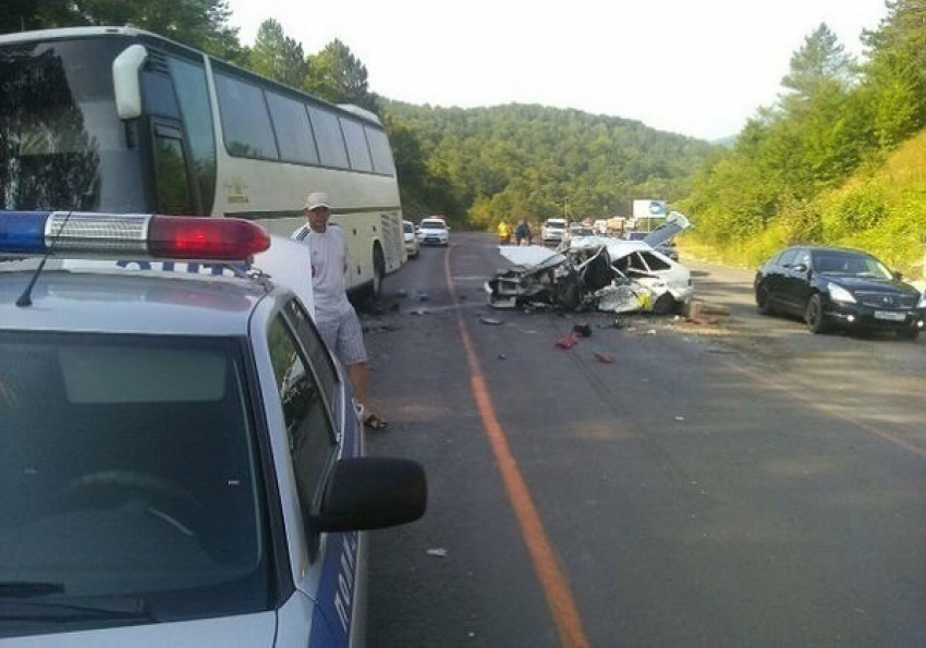 На Кубани в ДТП с пассажирским автобусом погибли два человека