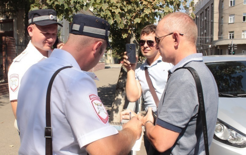  В Краснодаре сотрудники Генконсульства  Украины  грубо нарушили ПДД и помешали работе полиции  