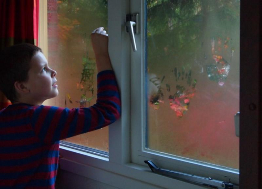 В Краснодаре 6-летний малыш погиб, выпав из окна пятого этажа