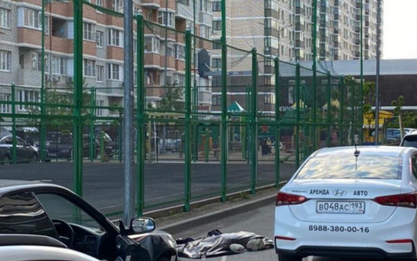 В Краснодаре 41-летний мужчина разбился насмерть после падения с многоэтажки