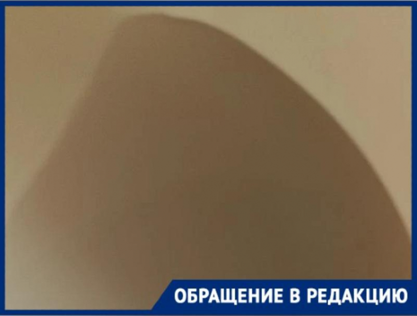 «Нам страшно даже купаться»: вода с запахом тухлых яиц течет из-под крана жителей станицы Новоминской 