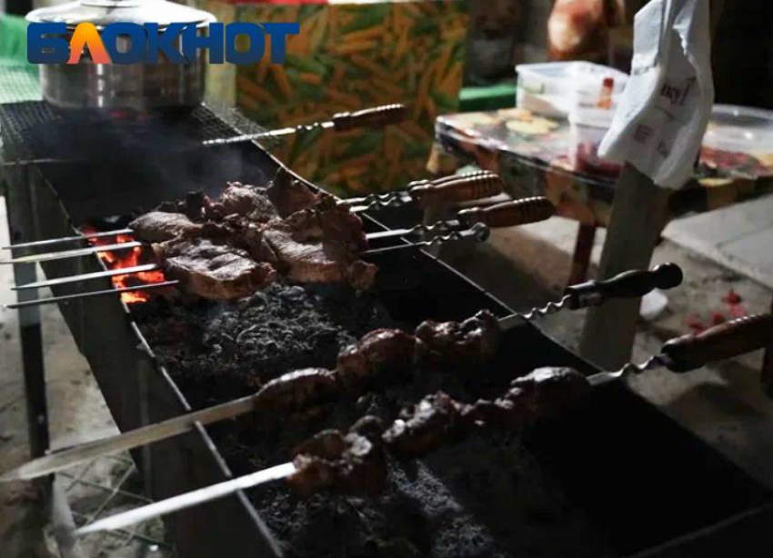 Роспотребнадзор назвал особенности выбора мяса для приготовления шашлыка