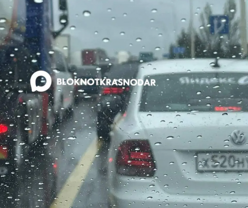 Восточный обход Краснодара встал в трехкилометровую пробку