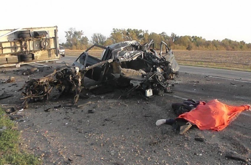 Жуткое ДТП на Кубани: грузовик из Польши отправил «на тот свет» водителя «двенадцатой»