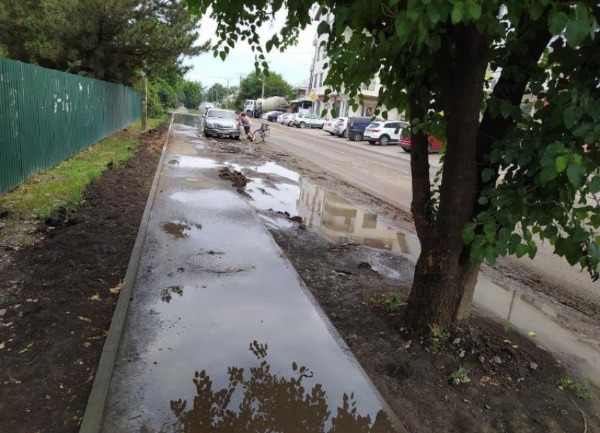 Мэрия Краснодара прокомментировала жалобы жителей на ремонт тротуара