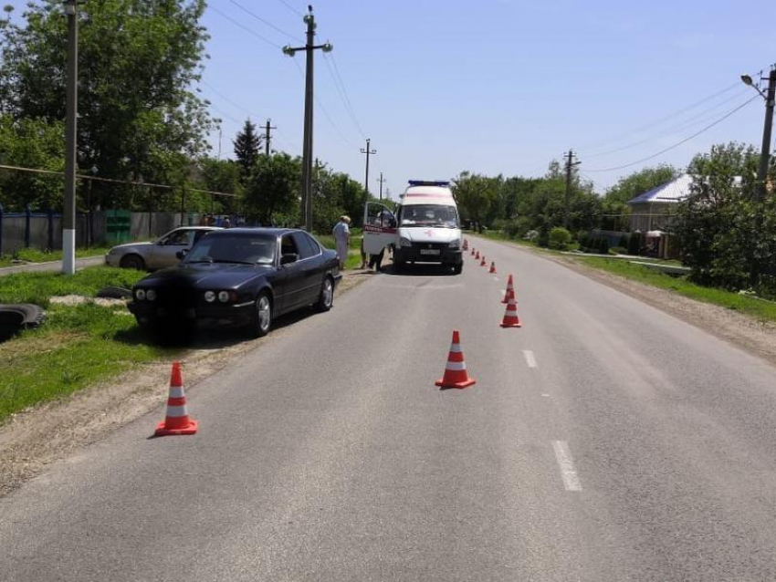 На Кубани иномарка сбила десятилетнюю девочку, которая перебегала дорогу