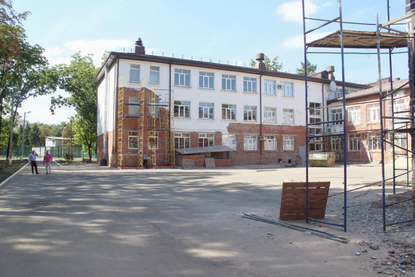 Впервые за полсотни лет гимназию в микрорайоне Гидростроителей Краснодара отремонтируют
