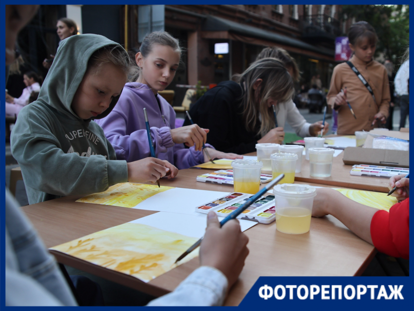 Фенечки, шахматы и рисунки: на краснодарском Арбате творчески отметили День образования края