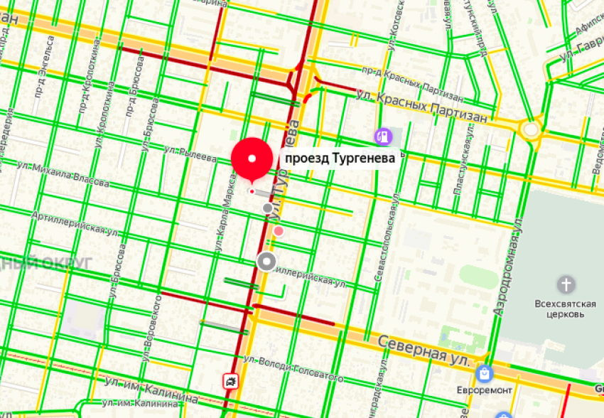 Улица Тургенева в Краснодаре встала в 10-балльную пробку