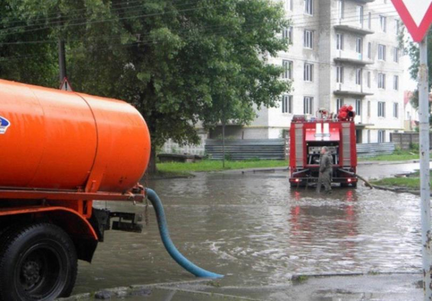 Пятичасовой дождь заставил поработать чиновников Краснодара и спецслужбы