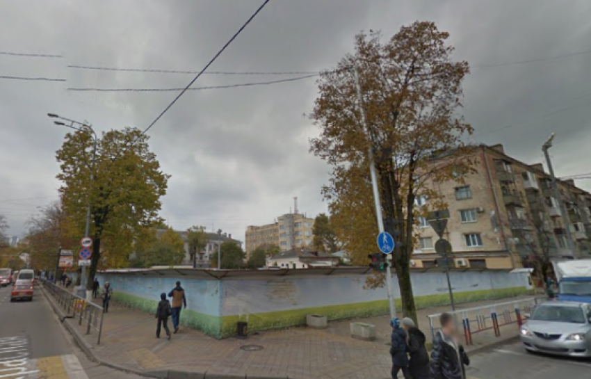  На месте старого Дома быта в центре Краснодара будет парковка 