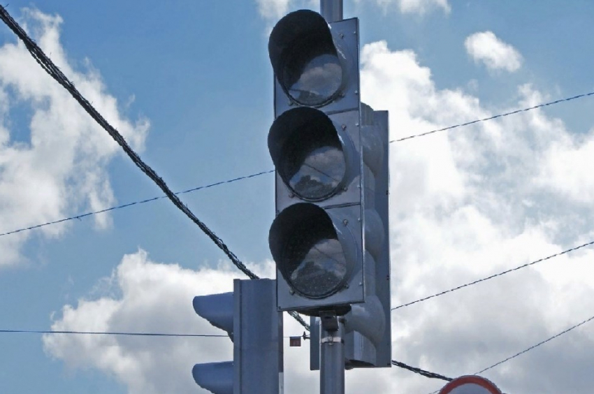  На улице Каляева в Краснодаре выключат два светофора 