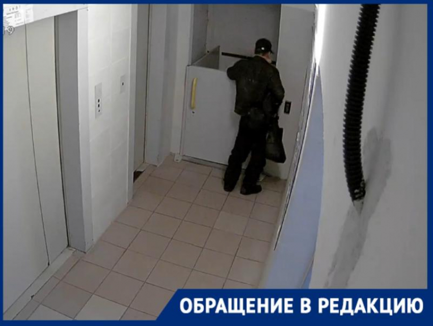 Нетрезвый краснодарец помочился в подъезде и попал на камеру  