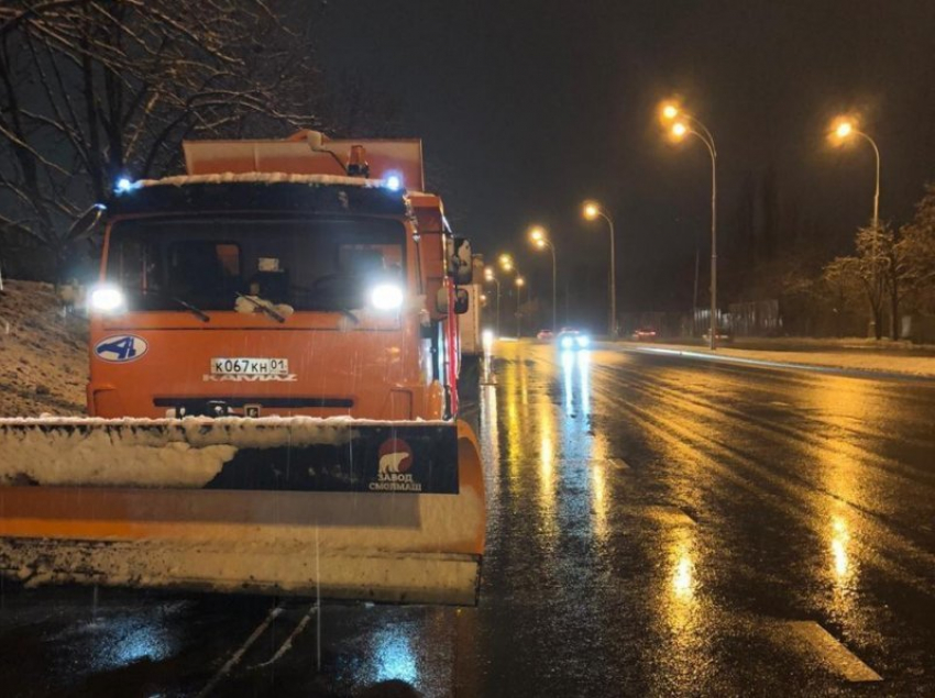  Снег на Кубани завалил дороги и парализовал движение 