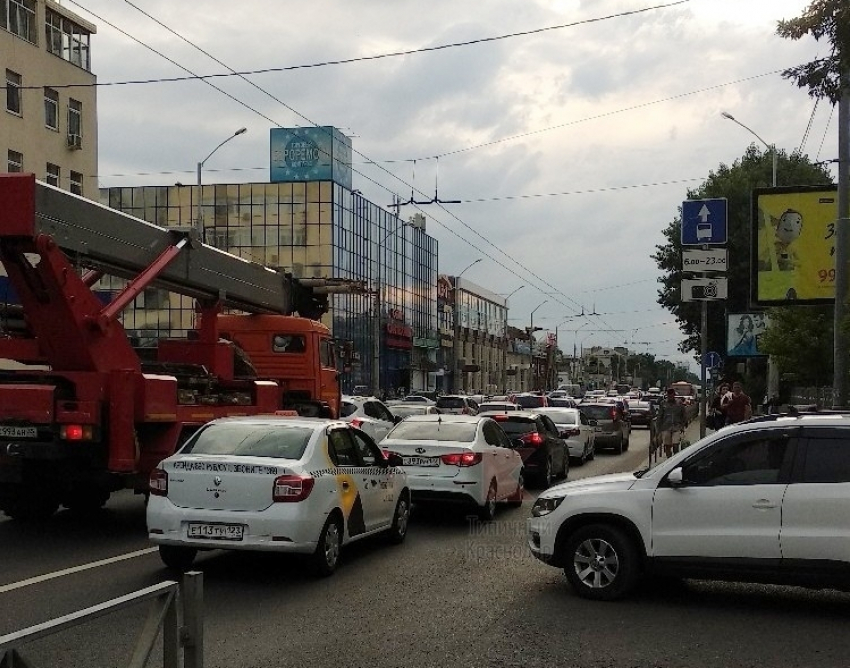 За парковку на выделенных полосах в Краснодаре начнут штрафовать