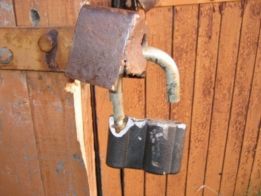 На Кубани уголовники ворвались в дом дачника