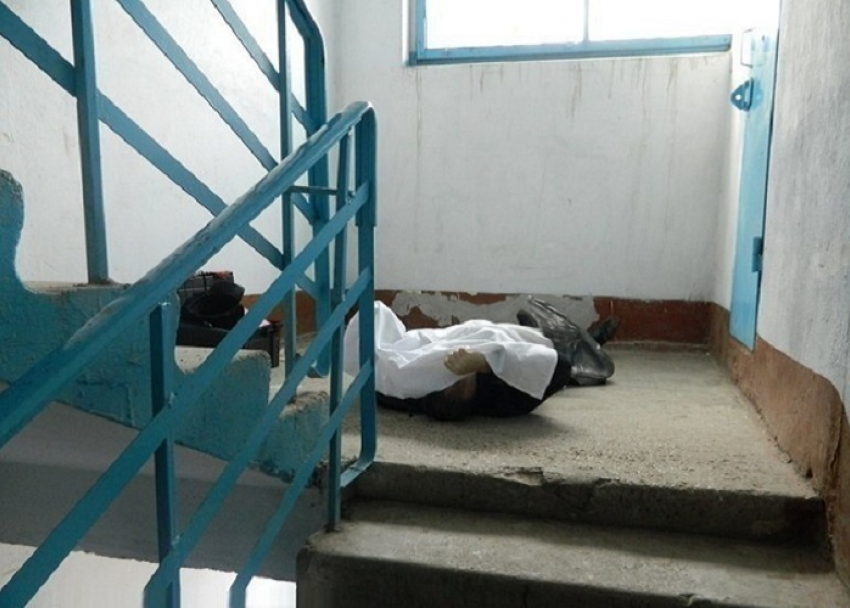 Житель Кубани случайно убил пенсионера в подъезде жилого дома