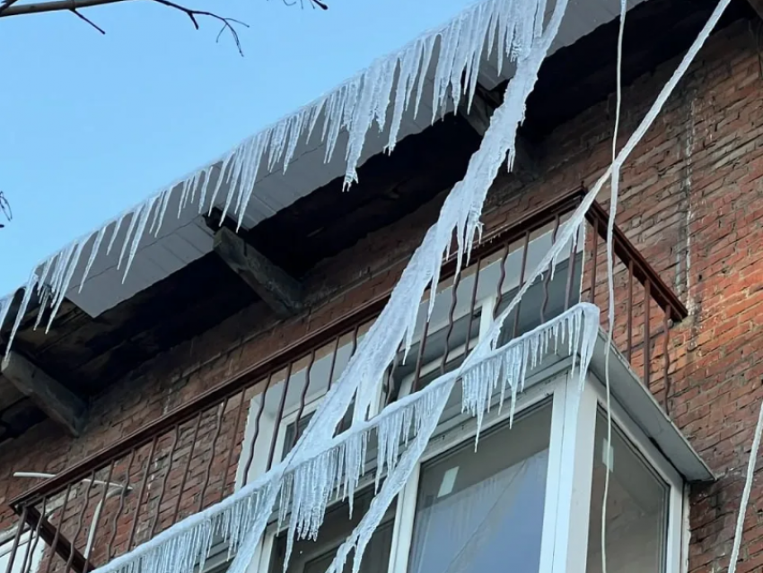 В Краснодаре падение наледи с крыши привело к уголовному делу против УК