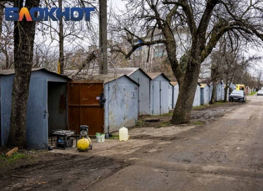 В Краснодаре снесут десятки гаражей, заборов и шлагбаумов: список