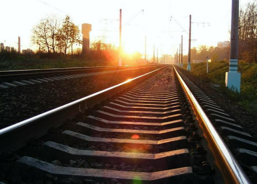 В Выселковском районе школьники построили на железной дороге остановку для роботов