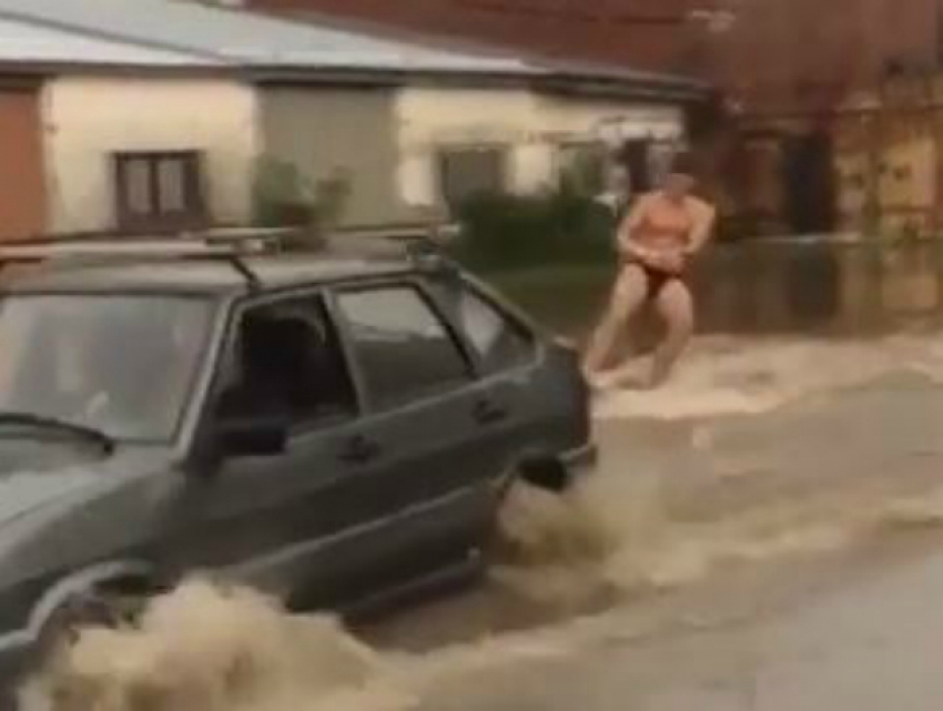 Тимашевские оптимисты устроили вейксерфинг после потопа
