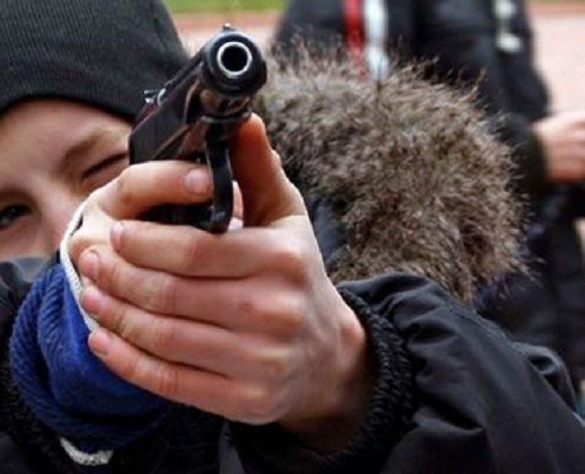 В Курганинске неизвестные украли пневматические пистолеты