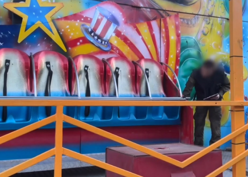 Сотрудника парка аттракционов в Ейске осудят за падение детей во время катания