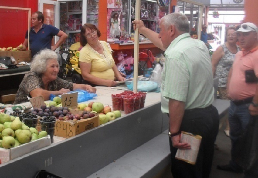 Харитонов проверил цены на центральном рынке Армавира