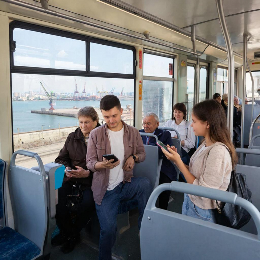 В автобусах Новороссийска запустили оплату по геопозиции