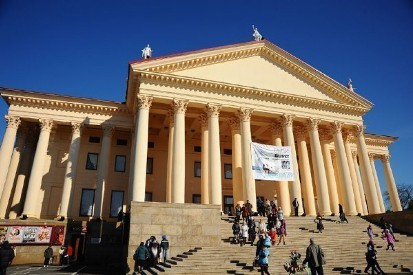 Китайский знак качества повесят на входе в Зимний театр в Сочи