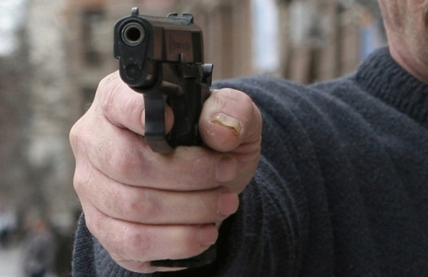 В чиновников из Темрюкского района стреляли из травматического оружия 